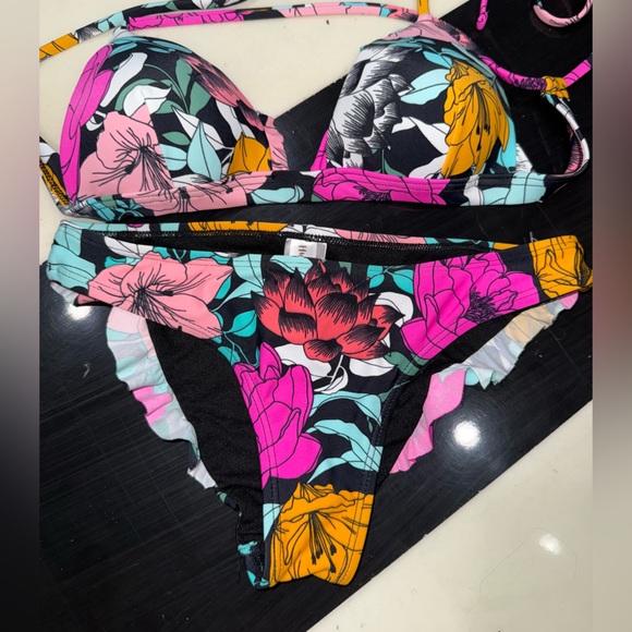 Hula Honey Flowerfecee Ruffled Ruched Back Bikini Bottom XS Black Multi - Picture 1 of 4
